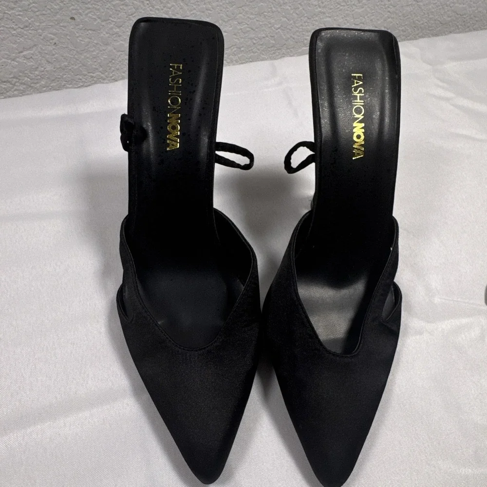 Fashion Nova Black Faux Suede Pointed Toe Strappy Ankle Wrap Heels Size 7